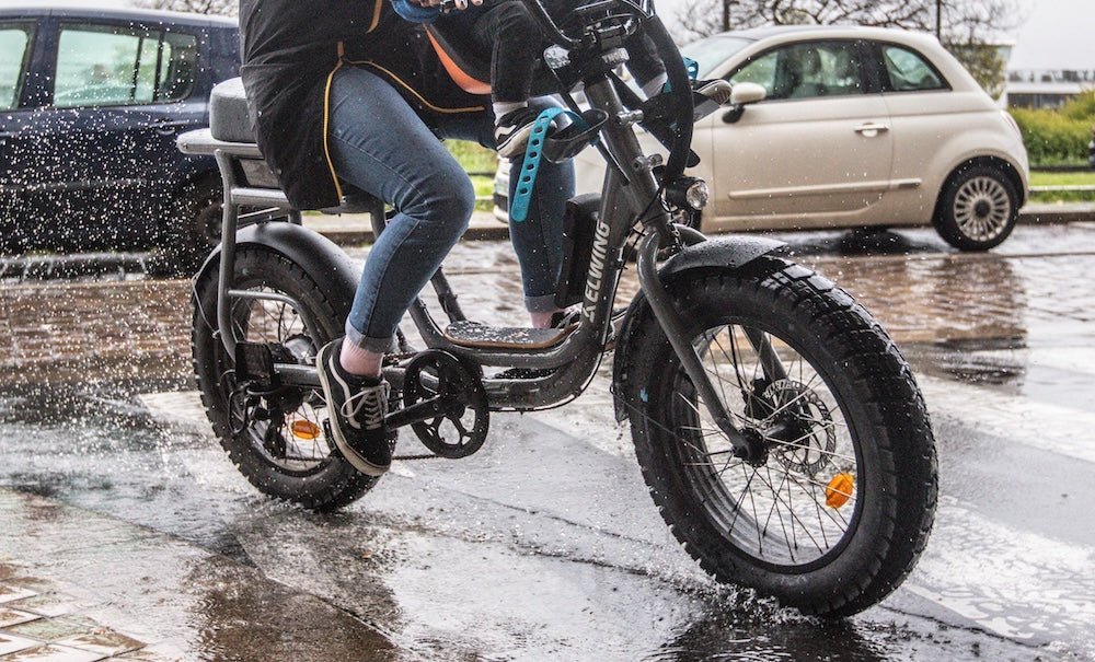Vélo électrique sous la pluie : peut-on rouler et le stocker sans risque ? - Elwing